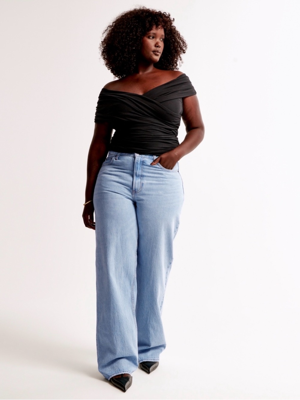 Abercrombie & Fitch Curve Love The Loose High Rise Jean Size 26S medium wash